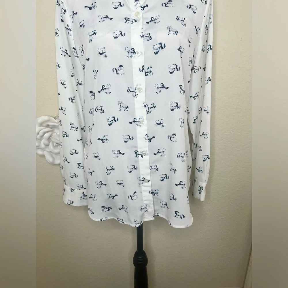 NTM: Ann Taylor Creamy White & Blue Wandering Horses Button Down Top Sz 8